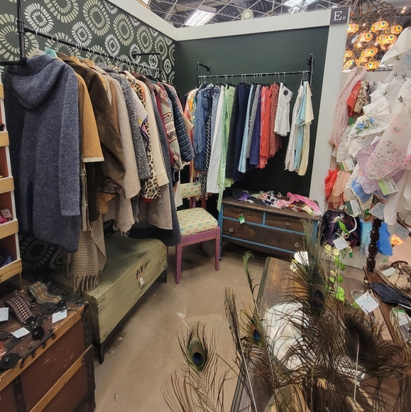 Meet your Posher, Jenn - Picture 12 of 16